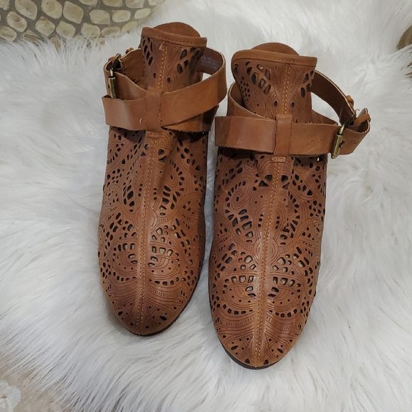 AEROSOLES Shoes - AEROSOLES Brown Laser-Cut Ankle Booties